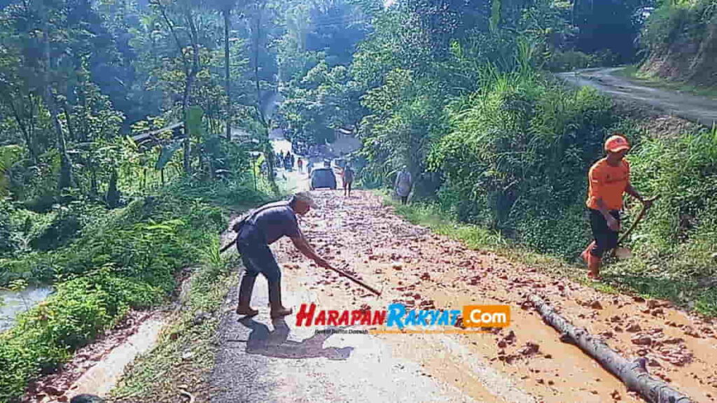 Banjir Lumpur Di Jalan Raya Cibatu Ciwilis Pangandaran Bahayakan