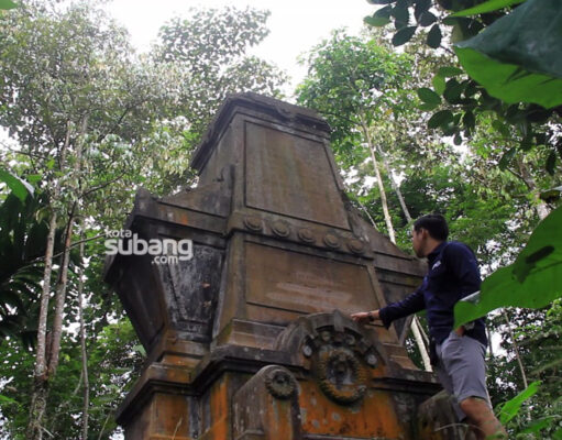 Ada Bangunan Mirip Candi Tertutup Semak Belukar di Sagalaherang kerkhof-tengger-agung.jpg