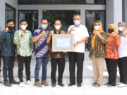 Kado HUT RI ke-76, PLUT KUMKM Subang Raih Penghargaan Sebagai PLUT Terbaik Tingkat Nasional penghargaaan-PLUT-KUMKM-SUbang.jpg