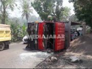 Kecelakaan di Subang Truk Pasir terguling, Sopir Dibawa ke Rumah Sakit truk-terguling.jpg