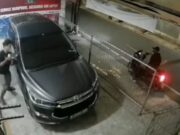 Maling Spion Mobil Terekam CCTV Saat Beraksi 56696ec9f05d348f06194e367c30062e.jpeg