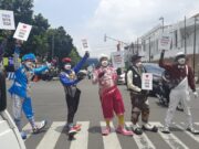 Badut Tasikmalaya Kampanyekan Cinta Batik Tasikmalaya 23af7107a5a416ce0982b555291267e4.jpg