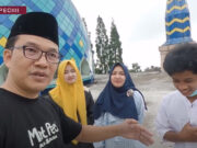 Viral! Cerita Raja, Remaja yang Sering Rapikan Sandal Jamaah Masjid di Ciater Ini Ternyata Anak Sultan raja-pemilik-assaadah.jpg
