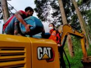 BKPB Pemuda Pancasila Subang Kirim Solar Buat Beko dan Bersihkan Material Longsor di Cupunagara bkpb-bantu-solar-2.jpg