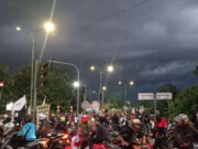 Akhirnya, Bupati Subang Keluarkan Surat Penyampaian Rekomendasi UMK Subang 2022 dari Buruh, Naik Sebesar 5 % buruh-di-gerbang-tol-kalijati.jpg