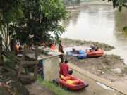 Pemuda Hanyut di Sungai Ciliwung Belum Ditemukan cc63abd7f19a3b730b0c08ccb6096064.jpeg