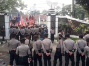 Didemo Ribuan Buruh, Bupati Subang Keluarkan Surat Rekomendasi UMK 2022 Naik 5% demo-Buruh-Subang.jpg