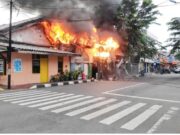 Ruko Bengkel di Jatinegara Terbakar 0d4567372b9cabbc85d3ed7606e2df90.jpg