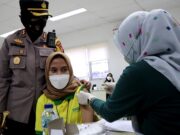 Kapolres Subang Tinjau Vaksinasi Covid-19 Booster di PT Taekwang kapolres-subang.jpg