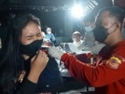 Polres Subang Gelar Vaksinasi Malam Hari, Sasar Anak Muda yang Malam Mingguan di Alun-alun vaksin-polres-subang.jpg