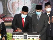 Riung Mungpulung HUT ke-74 Subang, Kang Jimat: Jangan Jadi Penonton di Rumah Sendiri potong-kue-hut-subang.jpg