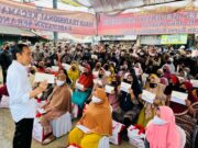 Presiden Serahkan Bantuan PKH di Banten 7c9469943a07d923f9c74d0b37f9b11c.jpg