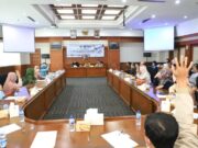 Pemkab Garut Serahkan Bansos Bagi Ratusan Pelaku UKM f9030f6abf4cb74fb6a8173c7d9bb4bf.jpg