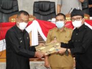 Subang Resmi Miliki Perda Penyelenggaraan Perhubungan ketua-DPRD-dan-bupati.jpg