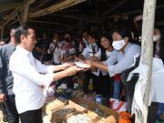 Presiden Bagikan Bansos di Nias Utara 69d3d73df80e1eeae7ccd011876a1ab9.jpg