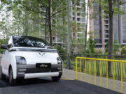 Test Drive Mobil Listrik Wuling Air ev, Cocok Untuk Perempuan Rekan-Media-Nasional-mencoba-fitur-Auto-Vehicle-Holding-yang-berguna-saat-situasi-stop-go-di-tanjakan-maupun-turunan-yang-lazim-ditemukan-di-perkotaan-scaled.jpg