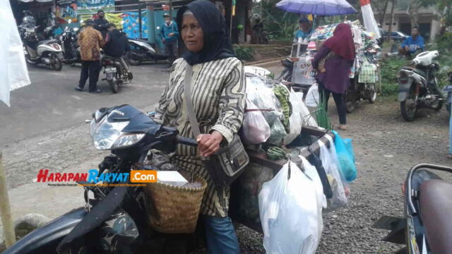 Wanita-Tangguh-Asal-Rajadesa-Ciamis.jpg