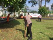 Momentum HUT RI, Polres Tasikmalaya Bakti Sosial Bersihkan Makam Pahlawan c10a502a1d40253dd0a4a48677443676.jpg