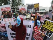 Protes Pelanggaran HAM, Mahasiswa Gelar Demonstrasi di Kedubes Tiongkok 355810963e32ba92852e93f93f825440.jpg