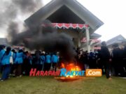 Mahasiswa Duduki Ruang Rapat DPRD Kota Tasikmalaya, Tolak BBM Naik Demo-1.jpg