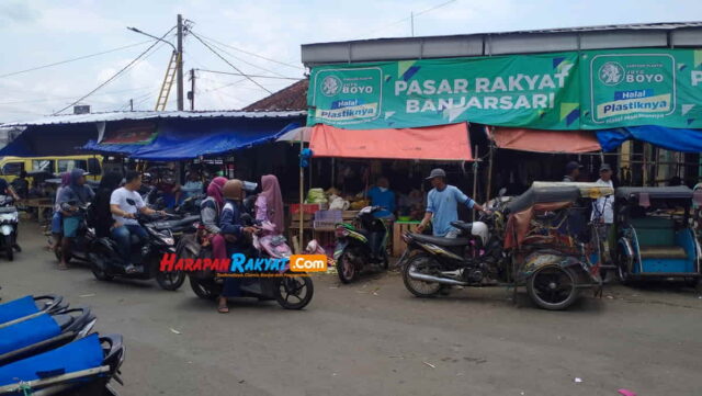 Lapak-PKL-di-Pasar-Banjarsari-Ciamis.jpg