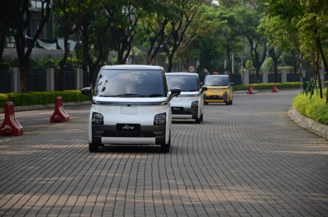 Wuling-mengadakan-First-Driving-Impression-Wuling-Air-ev-dalam-rangka-memberikan-gambaran-berkendara-bersama-Air-ev-dalam-situasi-mobilitas-perkotaan-sehari-hari.jpg