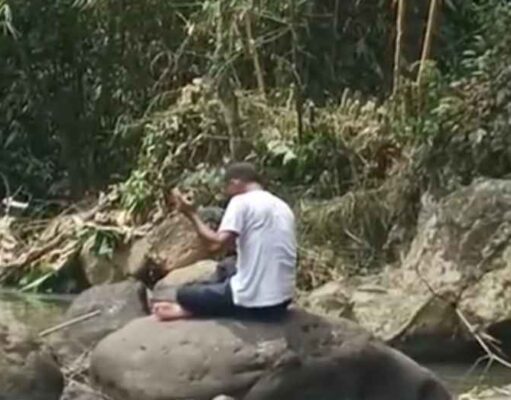 Viral! Video Bupati Subang Shalat Diatas Batu, Warga: Kami Merinding video-bupati-Subang.jpg