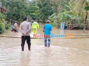 Banjir Belum Surut, Warga Pamotan Pangandaran Tutup Akses Jalan Banjir-Belum-Surut-Warga-Pamotan-Pangandaran-Tutup-Akses-Jalan.jpg