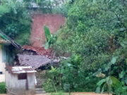 Bencana di Cipaku Ciamis, Tebing Longsor-Banjir Rendam Rumah dan Masjid Bencana-di-Cipaku-Ciamis.jpg