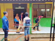 Damkar Banjarsari Ciamis Bersihkan Sekolah yang Terendam Banjir Damkar-Banjarsari-Ciamis-Bersihkan-Sekolah-yang-Terendam-Banjir.jpg