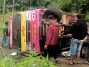 Truk Bermuatan Batu Terguling di Tanjankan Curug Bilik Pangandaran IMG_20221010_172738_aSYnKYaZ6B_KEcxtkXT6s.jpeg