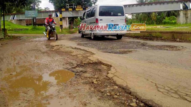 Jalan-Ambles-dan-Berlubang-di-Banjar-Ancam-Nyawa-Pengendara.jpg