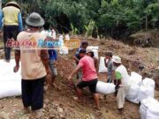 Jebol karena Banjir, Tanggul di Bangunsari Ciamis Diperbaiki Sementara Jebol-karena-Banjir-Tanggul-di-Bangunsari-Ciamis-Diperbaiki-Sementara.jpg