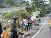 Jembatan Penghubung Antar Desa di Jatinagara Ciamis Ambruk Jembatan-Penghubung-Antar-Desa-di-Jatinagara-Ciamis-Ambruk.jpg