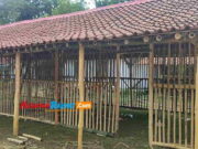 Prihatin Ruang SDNÂ Sinagar Tasikmalaya Ambruk, Warga Bangun Kelas Sementara Kelas-Sementara-SDN-Sinagar-Tasikmalaya.jpg