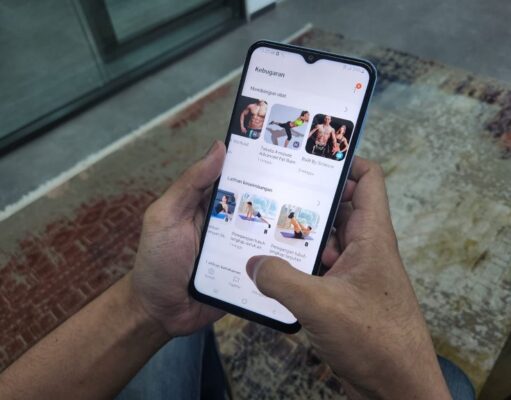 Cukup Pakai Smartphone 2 Jutaan, 3 Hal yang Bisa Dilakuin untuk Gaya Hidup Sehat Kuasai-bidang-olahraga-favorit-kamu-dengan-bantuan-smartphone-berlayar-lapang-66-inci-dan-memori-besar-1_copy_800x576.jpeg