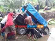 Laka Tunggal di Kota Banjar, Mobil Pick Up Mitsubishi Colt Terjun ke Kolam Laka-Tunggal.jpg