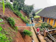 Longsor Terjadi di Desa Nasol Ciamis, 10 Rumah Terancam Longsor-Terjadi-di-Desa-Nasol-Ciamis-10-Rumah-Terancam.jpg