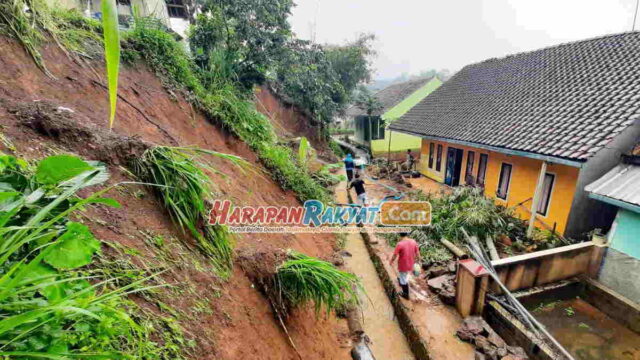 Longsor-Terjadi-di-Desa-Nasol-Ciamis-10-Rumah-Terancam.jpg