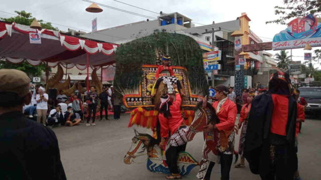 Masyarakat-Pangandaran-Meriahkan-Hari-Jadi-Lewat-Karnaval-Budaya.jpg