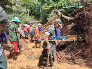 Material Longsor Tutupi Jalan dan Rusak Garasi Mobil di Ciamis Material-Longsor-Tutupi-Jalan-dan-Rusak-Garasi-Mobil-di-Pamarican-Ciamis.jpg