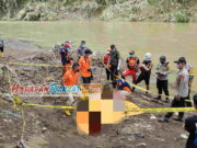 Mayat Pria Tanpa Identitas Ditemukan di Sungai Citanduy Tasikmalaya, Ini Ciri-cirinya Mayat-Pria-Tanpa-Identitas-Ditemukan-di-Sungai-Citanduy-Tasikmalaya.jpg