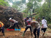 Pemotor Terjebak Longsoran Rumpun Bambu di Tasikmalaya Pemotor-Terjebak-Longsoran-Rumpun-Bambu-di-Tasikmalaya.jpg