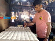 Harga Kedelai Tembus 13 Ribu, DKUKMP Kota Banjar: Pasokan Terbatas, Rupiah Terpuruk Pengrajin-Tahu-di-Kota-Banjar-1.jpg