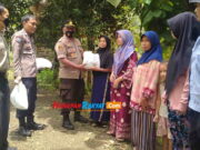 Polsek Lakbok Ciamis Beri Bantuan Sembako untuk Korban Banjir Polsek-Lakbok-Beri-Bantun-Sembako-untuk-Korban-Banjir.jpg