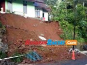 Tembok Penahan Tebing Jalan Kabupaten di Cipaku Ciamis Ambruk TPT-Ambruk.jpg