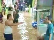 Air Sungai Safarwadi Meluap, Sempat Terjang Wisata Religi Pamijahan Tasikmalaya Wisata-Religi-Pamijahan.jpg