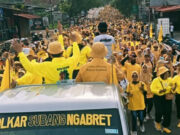 Subang Lautan Kuning, Ribuan Orang Ikuti Gerak Jalan Santai HUT Golkar ke-58 golkar.jpg