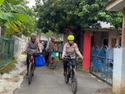 Patroli Sepeda, Kapolres Subang AKBP Sumarni Bagikan 100 Paket Sembako untuk Tukang Becak dan PKL kapolres-sumarni-1.jpg