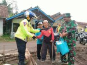 Kunjungi Lokasi TMMD Subang, Kapolres : Anggota TNI Luar Biasa ! polres-subang-1.jpg
